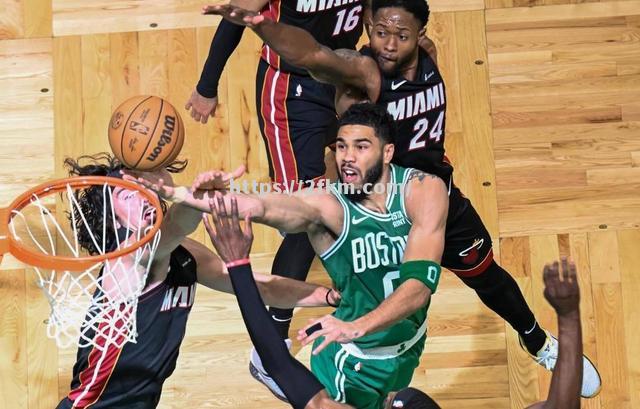 NBA季后赛中，球星们的表现备受瞩目