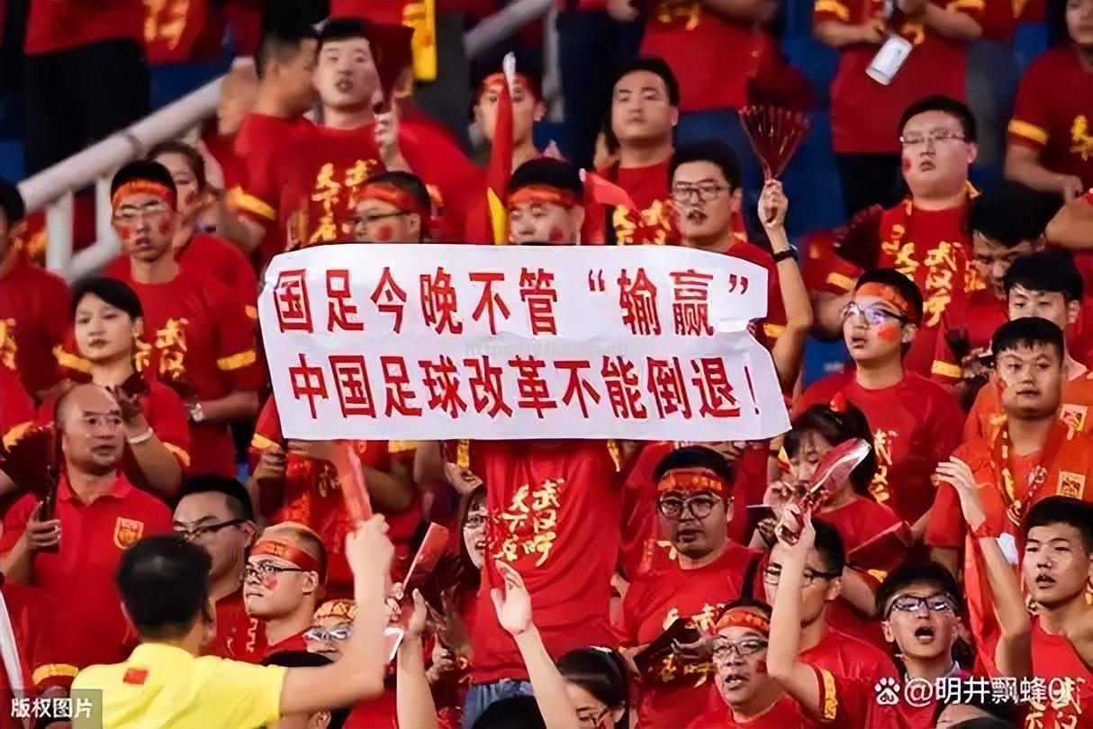 防线坚固，球队成功击败对手，卫冕冠军实力在线